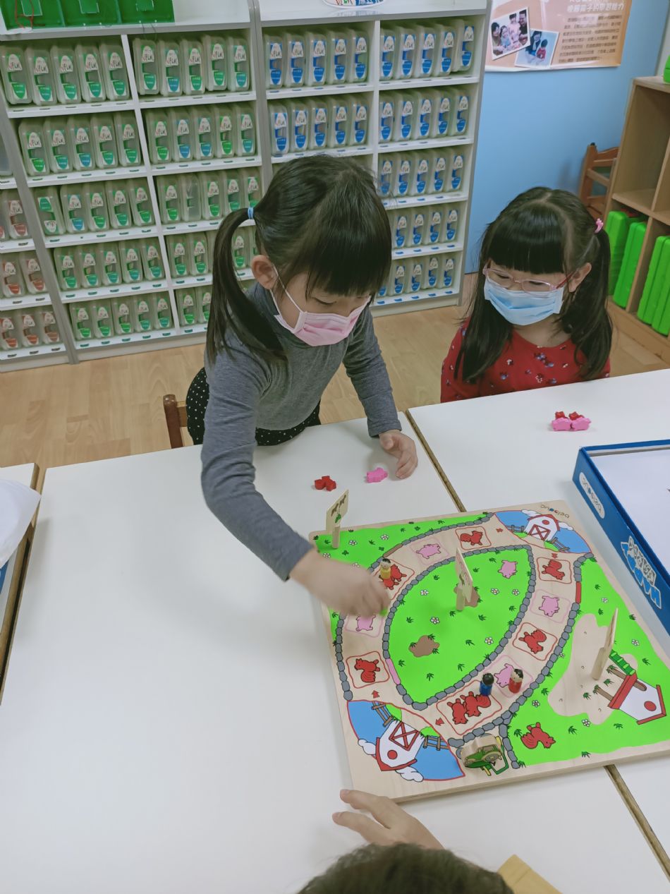 文件 : <FONT COLOR='red'>(109.04.10)桌遊-3.JPG</FONT> <BR> 尺寸 : <FONT COLOR='blue'>950 × 1267</FONT> 圖元 <BR> 格式 : <FONT COLOR='green'>jpg</FONT> <BR> 大小 : <FONT COLOR='green'> -- </FONT> KB