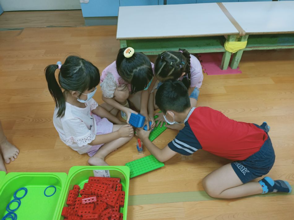 文件 : <FONT COLOR='red'>(109.06.22)樂高【綜合】-1.JPG</FONT> <BR> 尺寸 : <FONT COLOR='blue'>950 × 712</FONT> 圖元 <BR> 格式 : <FONT COLOR='green'>jpg</FONT> <BR> 大小 : <FONT COLOR='green'> -- </FONT> KB