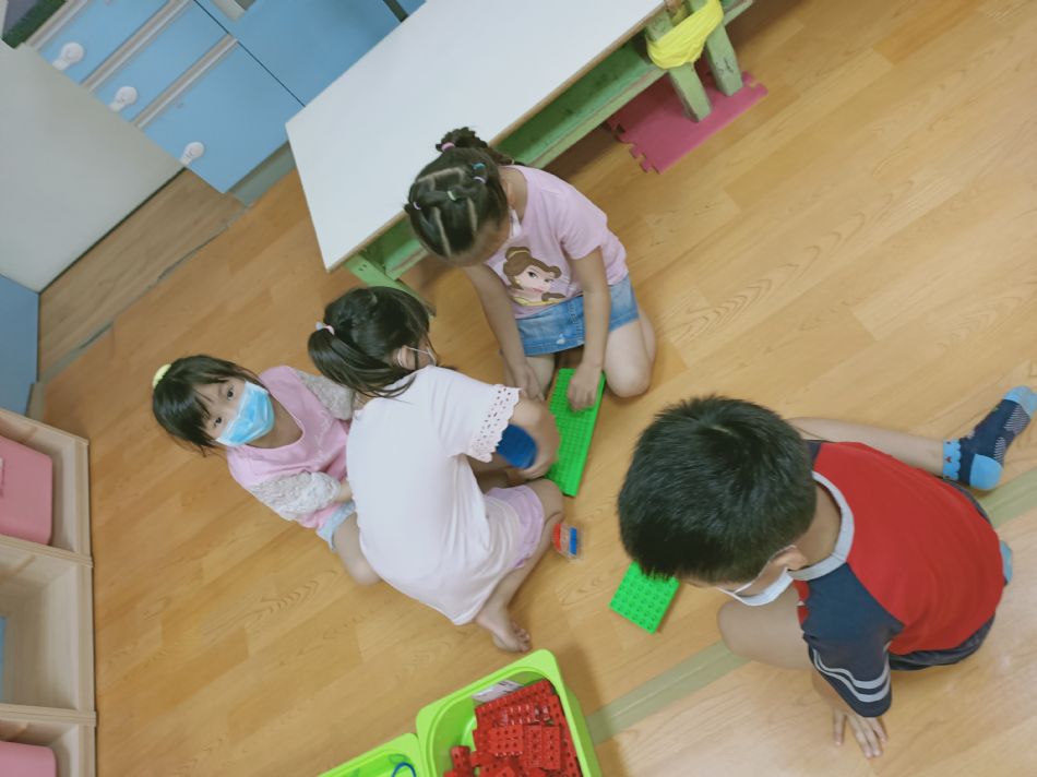 文件 : <FONT COLOR='red'>(109.06.22)樂高【綜合】-4.JPG</FONT> <BR> 尺寸 : <FONT COLOR='blue'>950 × 712</FONT> 圖元 <BR> 格式 : <FONT COLOR='green'>jpg</FONT> <BR> 大小 : <FONT COLOR='green'> -- </FONT> KB