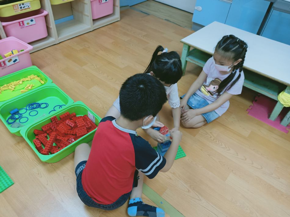 文件 : <FONT COLOR='red'>(109.06.22)樂高【綜合】.JPG</FONT> <BR> 尺寸 : <FONT COLOR='blue'>950 × 712</FONT> 圖元 <BR> 格式 : <FONT COLOR='green'>jpg</FONT> <BR> 大小 : <FONT COLOR='green'> -- </FONT> KB