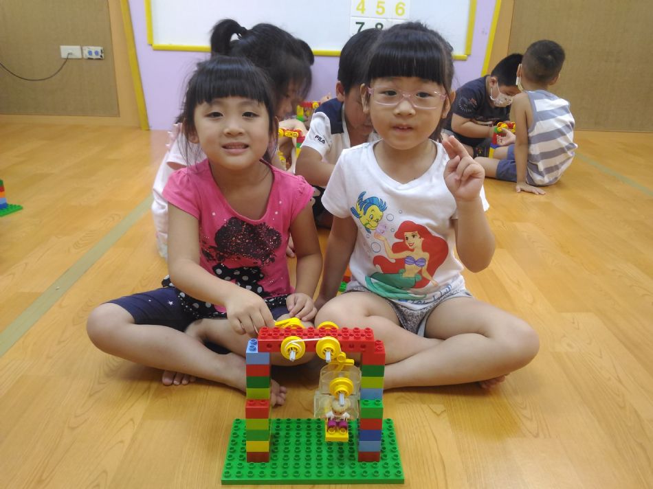 文件 : <FONT COLOR='red'>(109.09.09)樂高【電梯】-1.JPG</FONT> <BR> 尺寸 : <FONT COLOR='blue'>950 × 712</FONT> 圖元 <BR> 格式 : <FONT COLOR='green'>jpg</FONT> <BR> 大小 : <FONT COLOR='green'> -- </FONT> KB