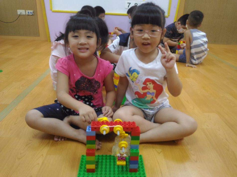 文件 : <FONT COLOR='red'>(109.09.09)樂高【電梯】.JPG</FONT> <BR> 尺寸 : <FONT COLOR='blue'>950 × 712</FONT> 圖元 <BR> 格式 : <FONT COLOR='green'>jpg</FONT> <BR> 大小 : <FONT COLOR='green'> -- </FONT> KB