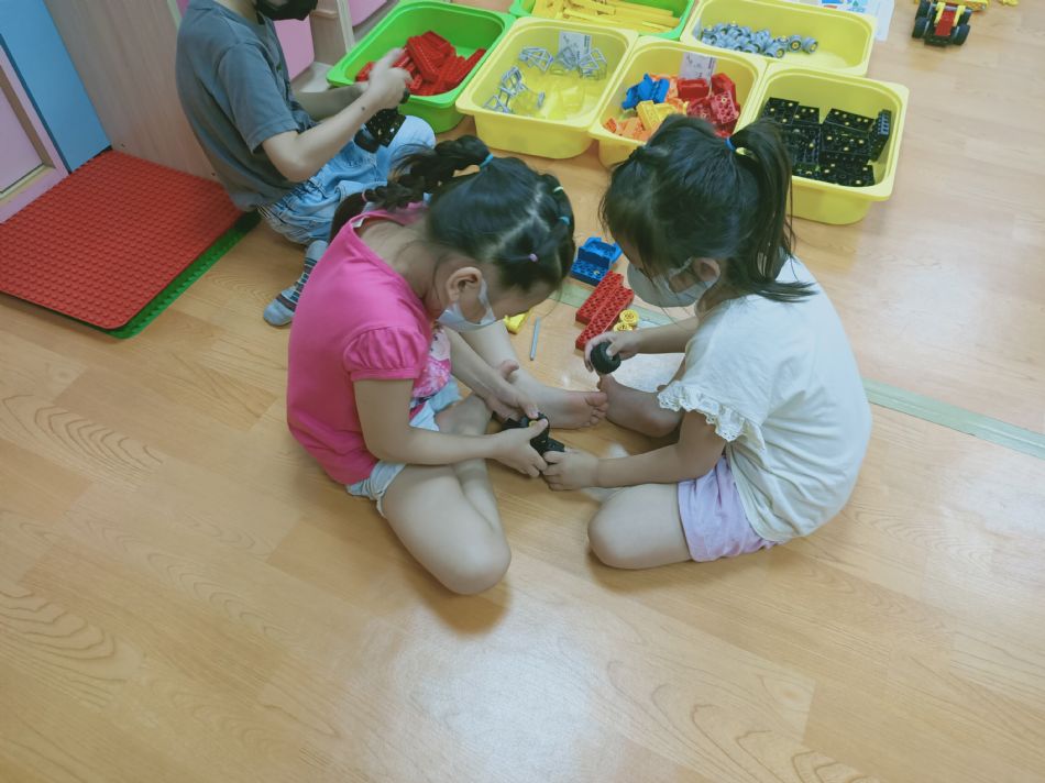 文件 : <FONT COLOR='red'>(109.05.25)樂高【吊車】.JPG</FONT> <BR> 尺寸 : <FONT COLOR='blue'>950 × 712</FONT> 圖元 <BR> 格式 : <FONT COLOR='green'>jpg</FONT> <BR> 大小 : <FONT COLOR='green'> -- </FONT> KB