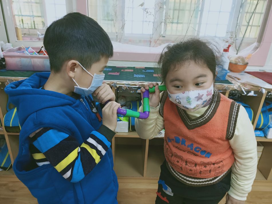 文件 : <FONT COLOR='red'>(109.02.21)管子遊戲.JPG</FONT> <BR> 尺寸 : <FONT COLOR='blue'>950 × 712</FONT> 圖元 <BR> 格式 : <FONT COLOR='green'>jpg</FONT> <BR> 大小 : <FONT COLOR='green'> -- </FONT> KB