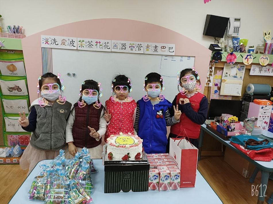 文件 : <FONT COLOR='red'>(109.03.03)芷彤生日-1.JPG</FONT> <BR> 尺寸 : <FONT COLOR='blue'>950 × 712</FONT> 圖元 <BR> 格式 : <FONT COLOR='green'>jpg</FONT> <BR> 大小 : <FONT COLOR='green'> -- </FONT> KB