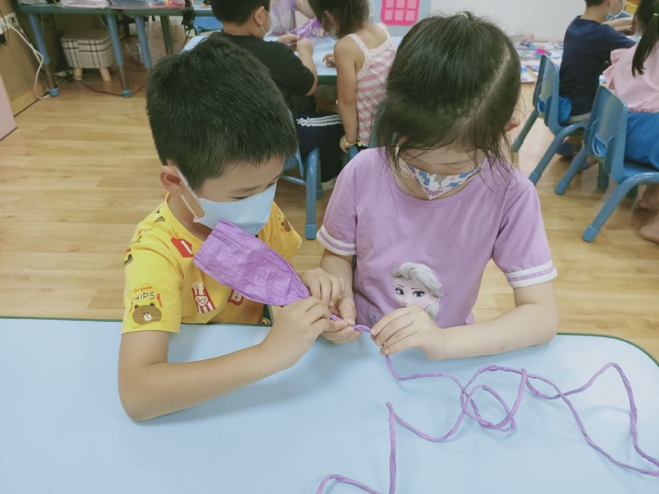 文件 : <FONT COLOR='red'>(109.06.23)畢業布置-1.JPG</FONT> <BR> 尺寸 : <FONT COLOR='blue'>950 × 712</FONT> 圖元 <BR> 格式 : <FONT COLOR='green'>jpg</FONT> <BR> 大小 : <FONT COLOR='green'> -- </FONT> KB