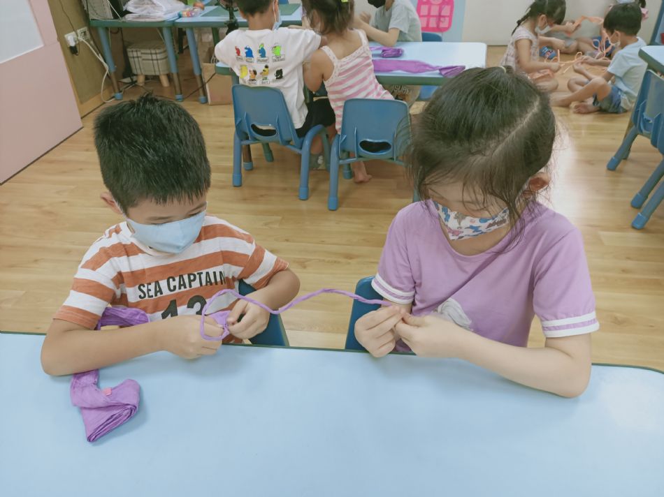 文件 : <FONT COLOR='red'>(109.06.23)畢業布置.JPG</FONT> <BR> 尺寸 : <FONT COLOR='blue'>950 × 712</FONT> 圖元 <BR> 格式 : <FONT COLOR='green'>jpg</FONT> <BR> 大小 : <FONT COLOR='green'> -- </FONT> KB