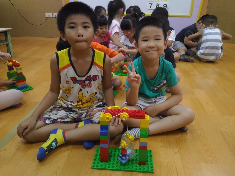 文件 : <FONT COLOR='red'>(109.09.09)樂高【電梯】-1.JPG</FONT> <BR> 尺寸 : <FONT COLOR='blue'>950 × 712</FONT> 圖元 <BR> 格式 : <FONT COLOR='green'>jpg</FONT> <BR> 大小 : <FONT COLOR='green'> -- </FONT> KB