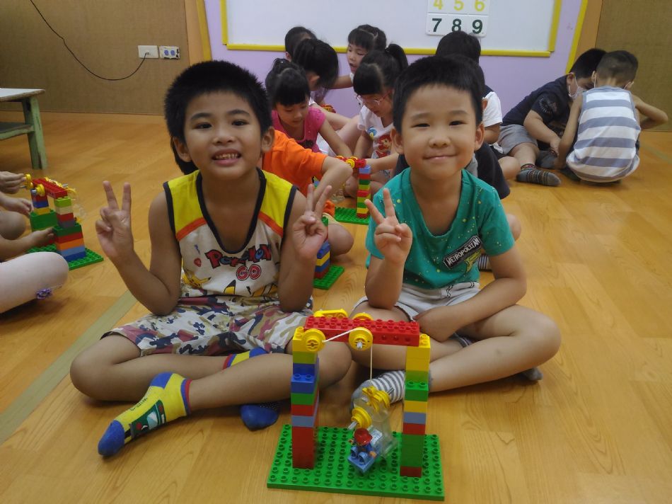 文件 : <FONT COLOR='red'>(109.09.09)樂高【電梯】-2.JPG</FONT> <BR> 尺寸 : <FONT COLOR='blue'>950 × 712</FONT> 圖元 <BR> 格式 : <FONT COLOR='green'>jpg</FONT> <BR> 大小 : <FONT COLOR='green'> -- </FONT> KB