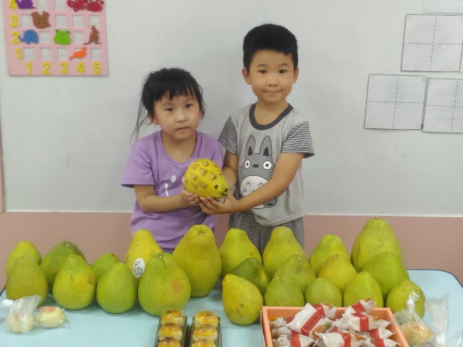 文件 : <FONT COLOR='red'>(109.09.12)中秋慶團圓-2.JPG</FONT> <BR> 尺寸 : <FONT COLOR='blue'>950 × 712</FONT> 圖元 <BR> 格式 : <FONT COLOR='green'>jpg</FONT> <BR> 大小 : <FONT COLOR='green'> -- </FONT> KB