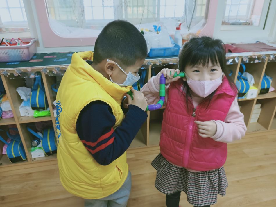 文件 : <FONT COLOR='red'>(109.02.21)管子遊戲.JPG</FONT> <BR> 尺寸 : <FONT COLOR='blue'>950 × 712</FONT> 圖元 <BR> 格式 : <FONT COLOR='green'>jpg</FONT> <BR> 大小 : <FONT COLOR='green'> -- </FONT> KB