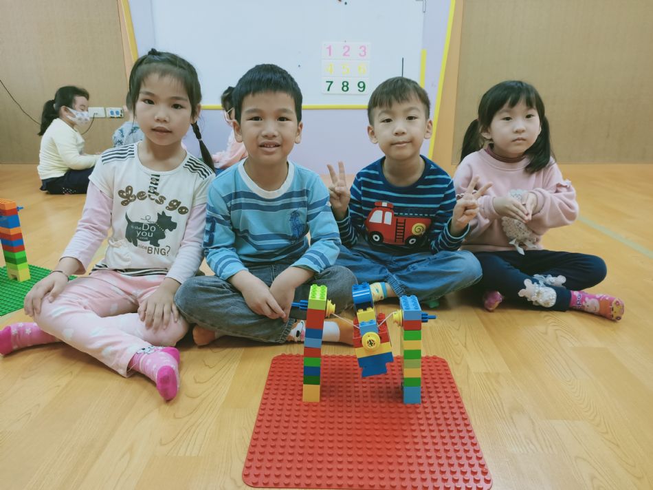 文件 : <FONT COLOR='red'>(109.03.16)樂高【小丑走鋼索】-1.JPG</FONT> <BR> 尺寸 : <FONT COLOR='blue'>950 × 712</FONT> 圖元 <BR> 格式 : <FONT COLOR='green'>jpg</FONT> <BR> 大小 : <FONT COLOR='green'> -- </FONT> KB