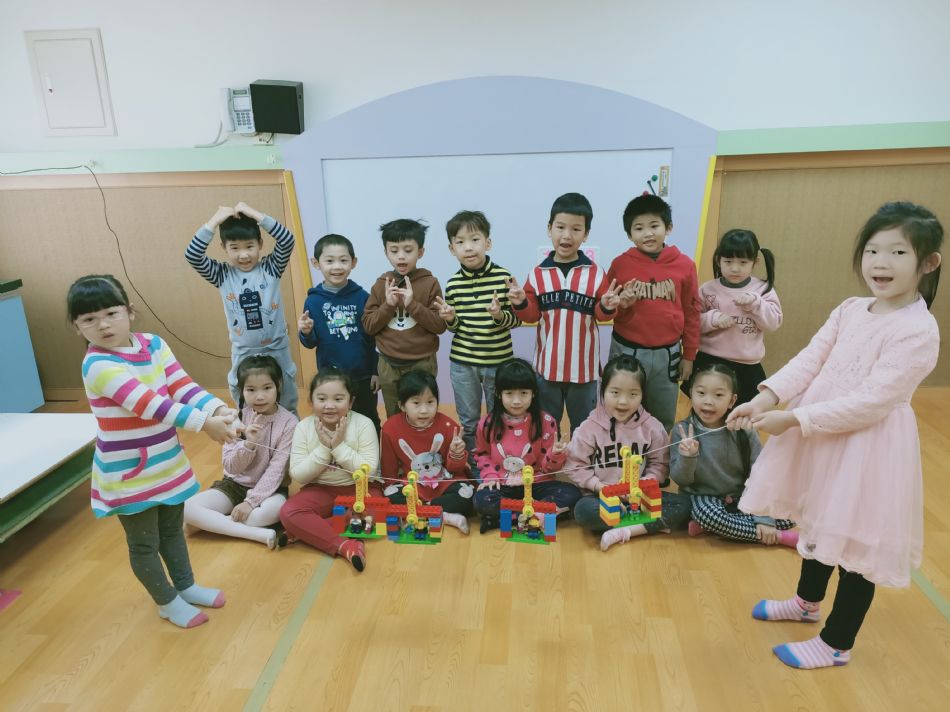 文件 : <FONT COLOR='red'>(109.04.13)樂高【纜車】-1.JPG</FONT> <BR> 尺寸 : <FONT COLOR='blue'>950 × 712</FONT> 圖元 <BR> 格式 : <FONT COLOR='green'>jpg</FONT> <BR> 大小 : <FONT COLOR='green'> -- </FONT> KB