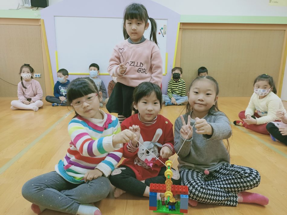 文件 : <FONT COLOR='red'>(109.04.13)樂高【纜車】.JPG</FONT> <BR> 尺寸 : <FONT COLOR='blue'>950 × 712</FONT> 圖元 <BR> 格式 : <FONT COLOR='green'>jpg</FONT> <BR> 大小 : <FONT COLOR='green'> -- </FONT> KB