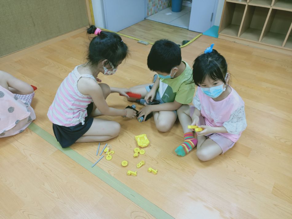 文件 : <FONT COLOR='red'>(109.05.25)樂高【吊車】-3.JPG</FONT> <BR> 尺寸 : <FONT COLOR='blue'>950 × 712</FONT> 圖元 <BR> 格式 : <FONT COLOR='green'>jpg</FONT> <BR> 大小 : <FONT COLOR='green'> -- </FONT> KB