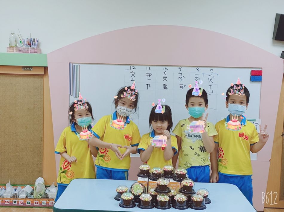 文件 : <FONT COLOR='red'>(109.05.27)妤蓁生日-1.JPG</FONT> <BR> 尺寸 : <FONT COLOR='blue'>950 × 712</FONT> 圖元 <BR> 格式 : <FONT COLOR='green'>jpg</FONT> <BR> 大小 : <FONT COLOR='green'> -- </FONT> KB