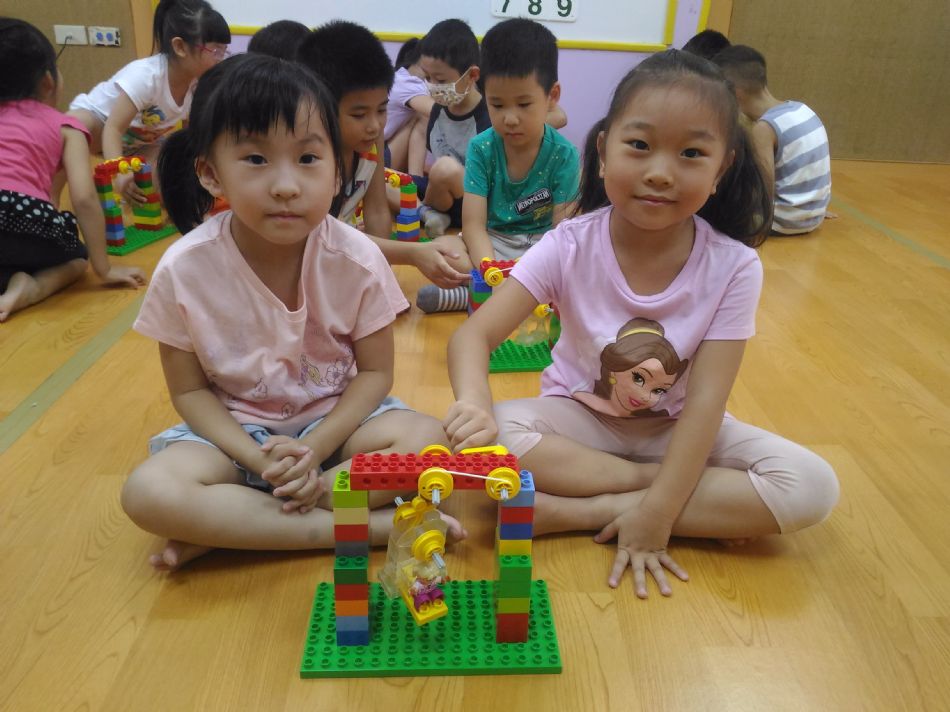 文件 : <FONT COLOR='red'>(109.09.09)樂高【電梯】.JPG</FONT> <BR> 尺寸 : <FONT COLOR='blue'>950 × 712</FONT> 圖元 <BR> 格式 : <FONT COLOR='green'>jpg</FONT> <BR> 大小 : <FONT COLOR='green'> -- </FONT> KB