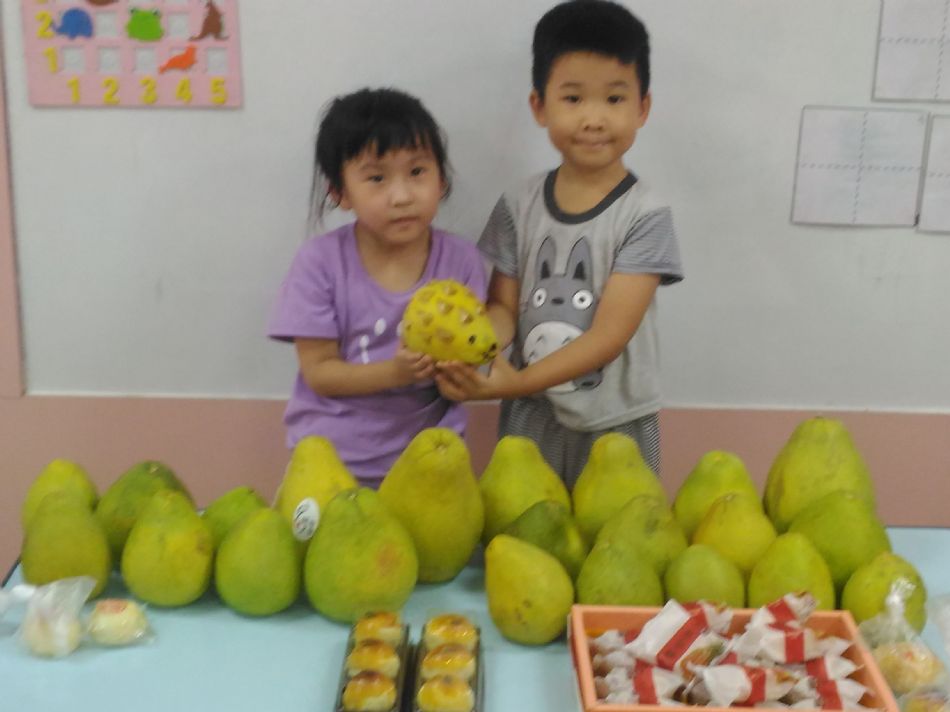 文件 : <FONT COLOR='red'>(109.09.12)中秋慶團圓-1.JPG</FONT> <BR> 尺寸 : <FONT COLOR='blue'>950 × 712</FONT> 圖元 <BR> 格式 : <FONT COLOR='green'>jpg</FONT> <BR> 大小 : <FONT COLOR='green'> -- </FONT> KB