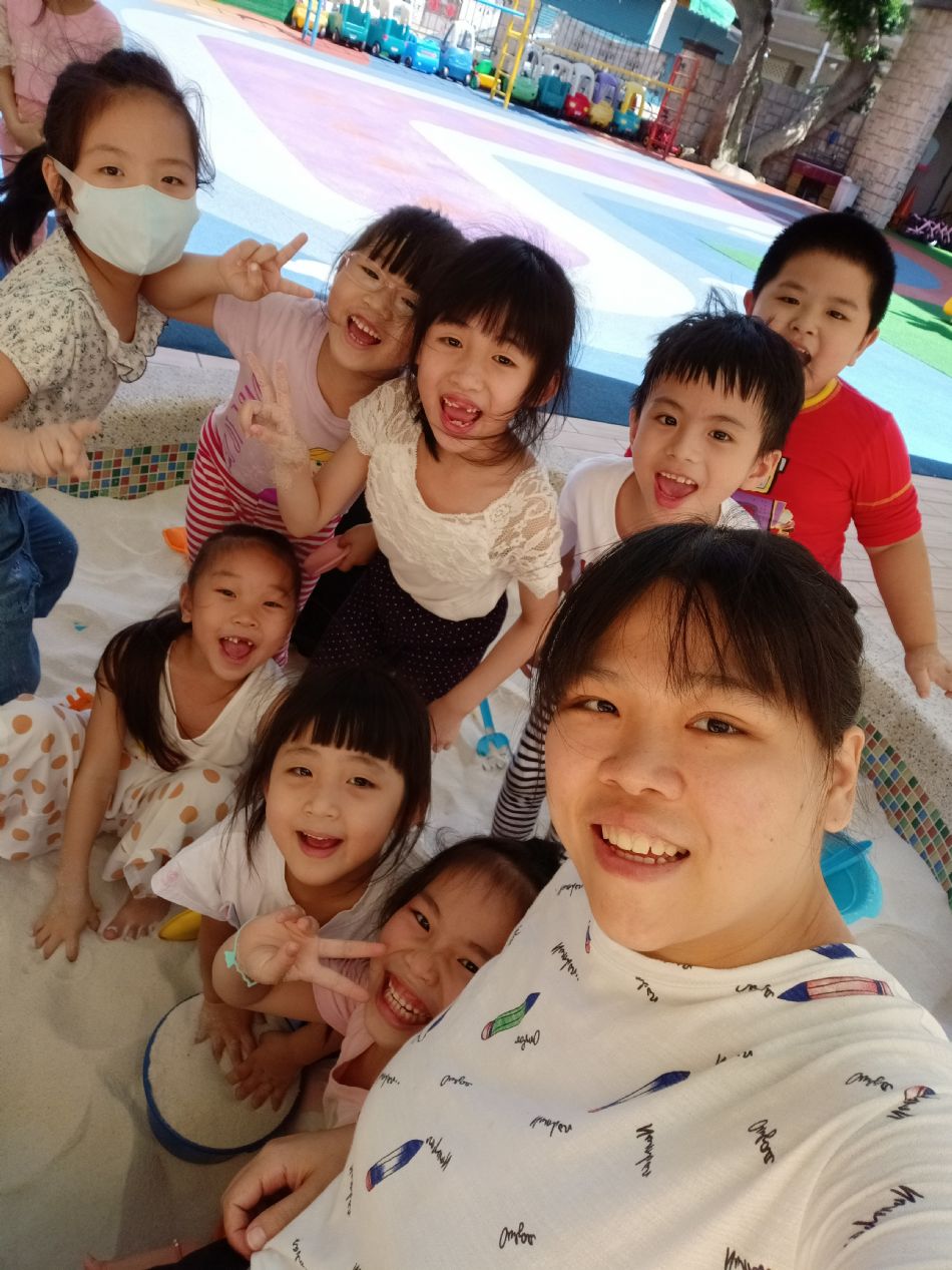 文件 : <FONT COLOR='red'>(109.06.19)玩沙-10.JPG</FONT> <BR> 尺寸 : <FONT COLOR='blue'>950 × 1267</FONT> 圖元 <BR> 格式 : <FONT COLOR='green'>jpg</FONT> <BR> 大小 : <FONT COLOR='green'> -- </FONT> KB