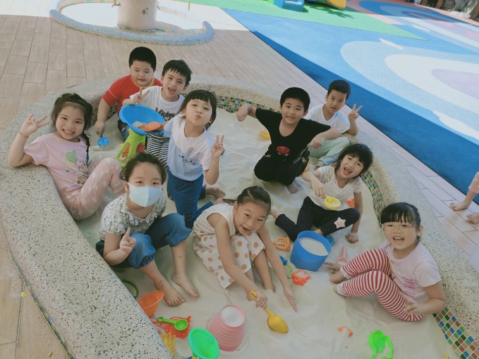 文件 : <FONT COLOR='red'>(109.06.19)玩沙-2.JPG</FONT> <BR> 尺寸 : <FONT COLOR='blue'>950 × 712</FONT> 圖元 <BR> 格式 : <FONT COLOR='green'>jpg</FONT> <BR> 大小 : <FONT COLOR='green'> -- </FONT> KB