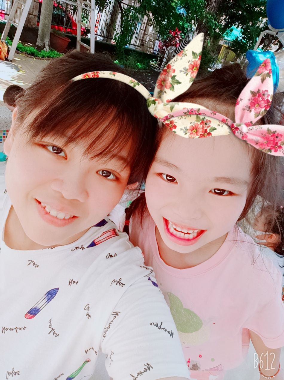 文件 : <FONT COLOR='red'>(109.06.19)玩沙-4.JPG</FONT> <BR> 尺寸 : <FONT COLOR='blue'>950 × 1267</FONT> 圖元 <BR> 格式 : <FONT COLOR='green'>jpg</FONT> <BR> 大小 : <FONT COLOR='green'> -- </FONT> KB