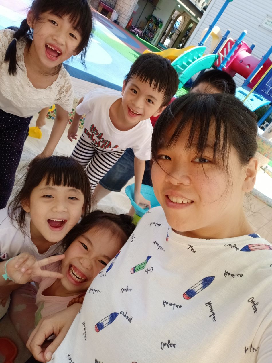 文件 : <FONT COLOR='red'>(109.06.19)玩沙-6.JPG</FONT> <BR> 尺寸 : <FONT COLOR='blue'>950 × 1267</FONT> 圖元 <BR> 格式 : <FONT COLOR='green'>jpg</FONT> <BR> 大小 : <FONT COLOR='green'> -- </FONT> KB