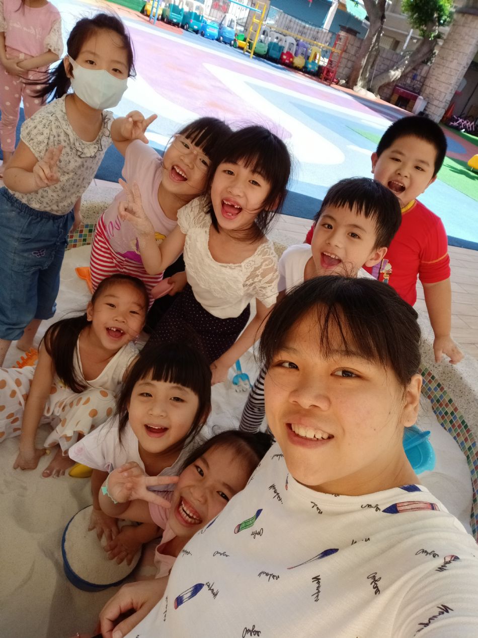 文件 : <FONT COLOR='red'>(109.06.19)玩沙-7.JPG</FONT> <BR> 尺寸 : <FONT COLOR='blue'>950 × 1267</FONT> 圖元 <BR> 格式 : <FONT COLOR='green'>jpg</FONT> <BR> 大小 : <FONT COLOR='green'> -- </FONT> KB