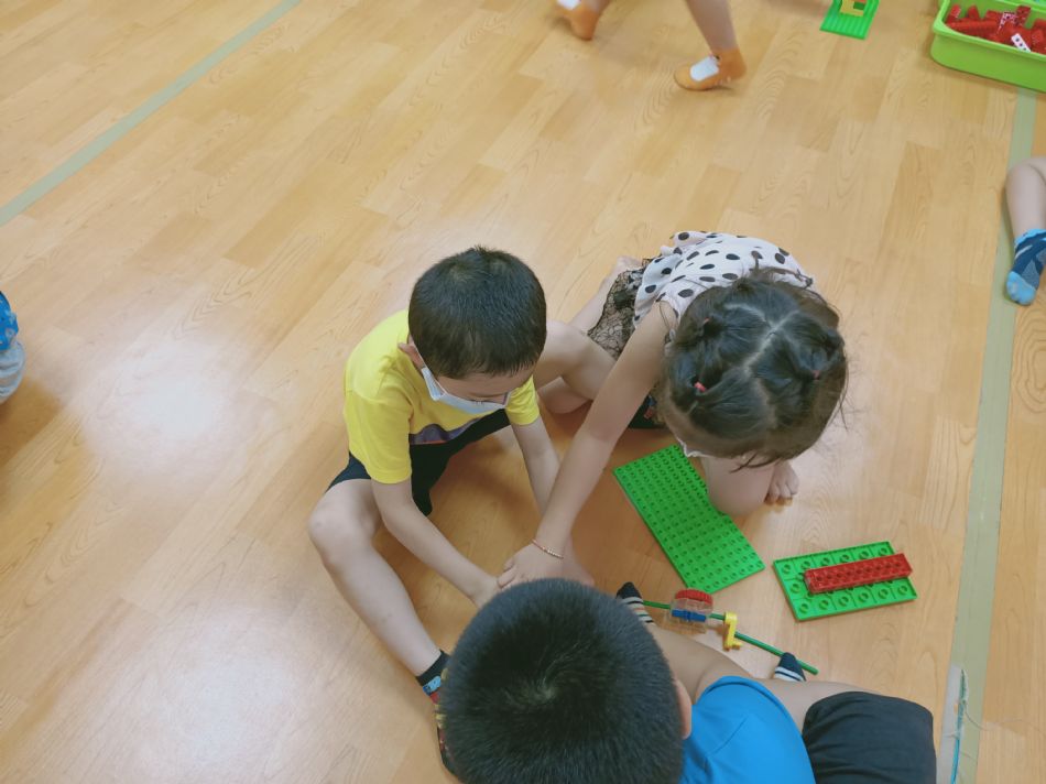 文件 : <FONT COLOR='red'>(109.06.22)樂高【綜合】-2.JPG</FONT> <BR> 尺寸 : <FONT COLOR='blue'>950 × 712</FONT> 圖元 <BR> 格式 : <FONT COLOR='green'>jpg</FONT> <BR> 大小 : <FONT COLOR='green'> -- </FONT> KB