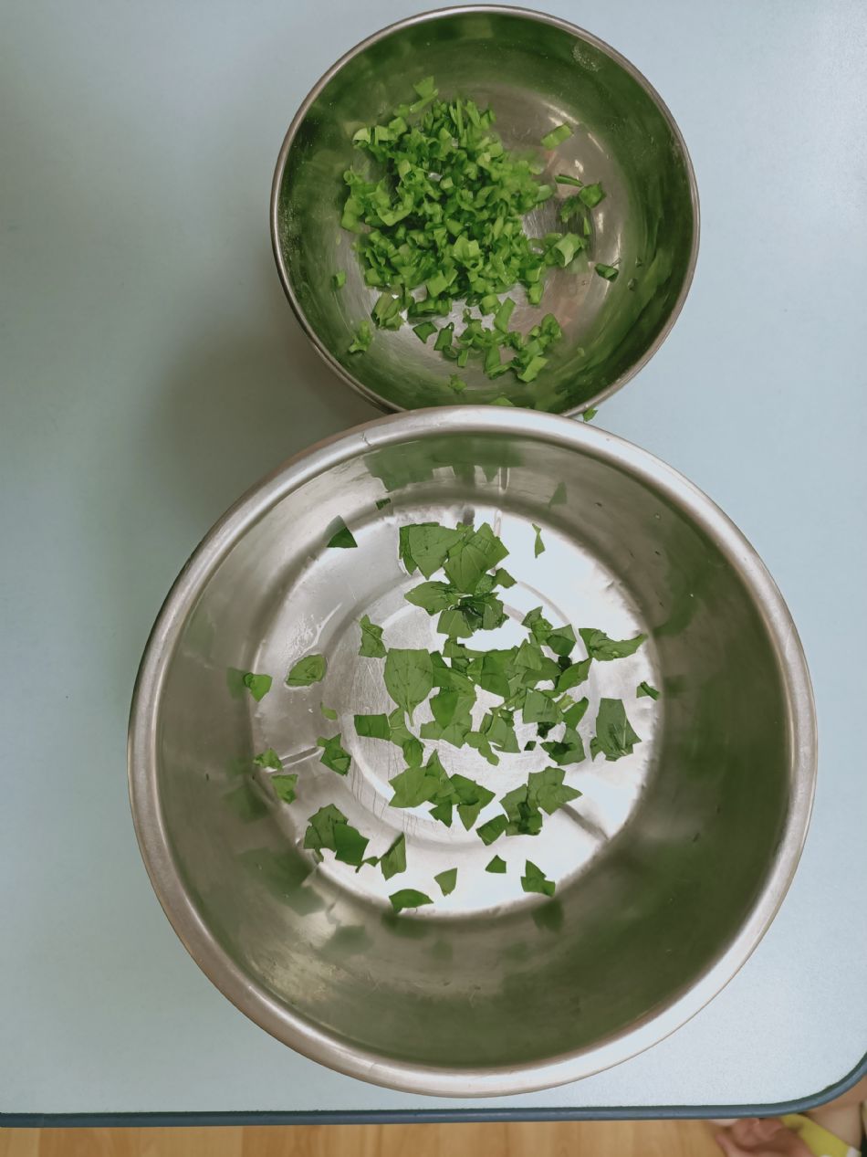 文件 : <FONT COLOR='red'>(109.03.27)主題烹飪【九層塔蛋、蔥油餅加蛋】-4.JPG</FONT> <BR> 尺寸 : <FONT COLOR='blue'>950 × 1267</FONT> 圖元 <BR> 格式 : <FONT COLOR='green'>jpg</FONT> <BR> 大小 : <FONT COLOR='green'> -- </FONT> KB