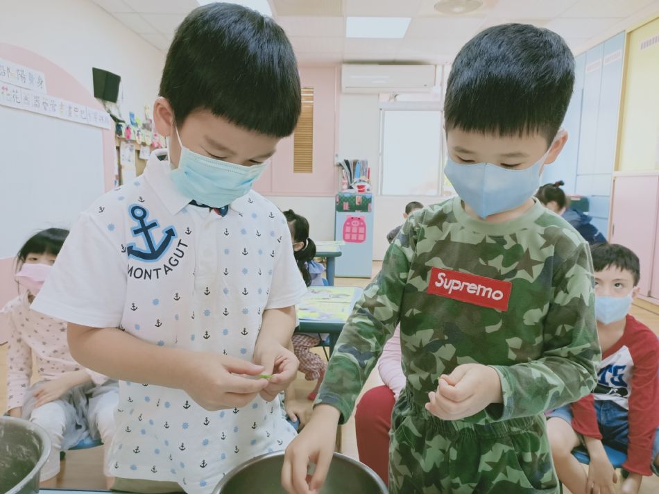 文件 : <FONT COLOR='red'>(109.03.27)主題烹飪【九層塔蛋、蔥油餅加蛋】-7.JPG</FONT> <BR> 尺寸 : <FONT COLOR='blue'>950 × 712</FONT> 圖元 <BR> 格式 : <FONT COLOR='green'>jpg</FONT> <BR> 大小 : <FONT COLOR='green'> -- </FONT> KB