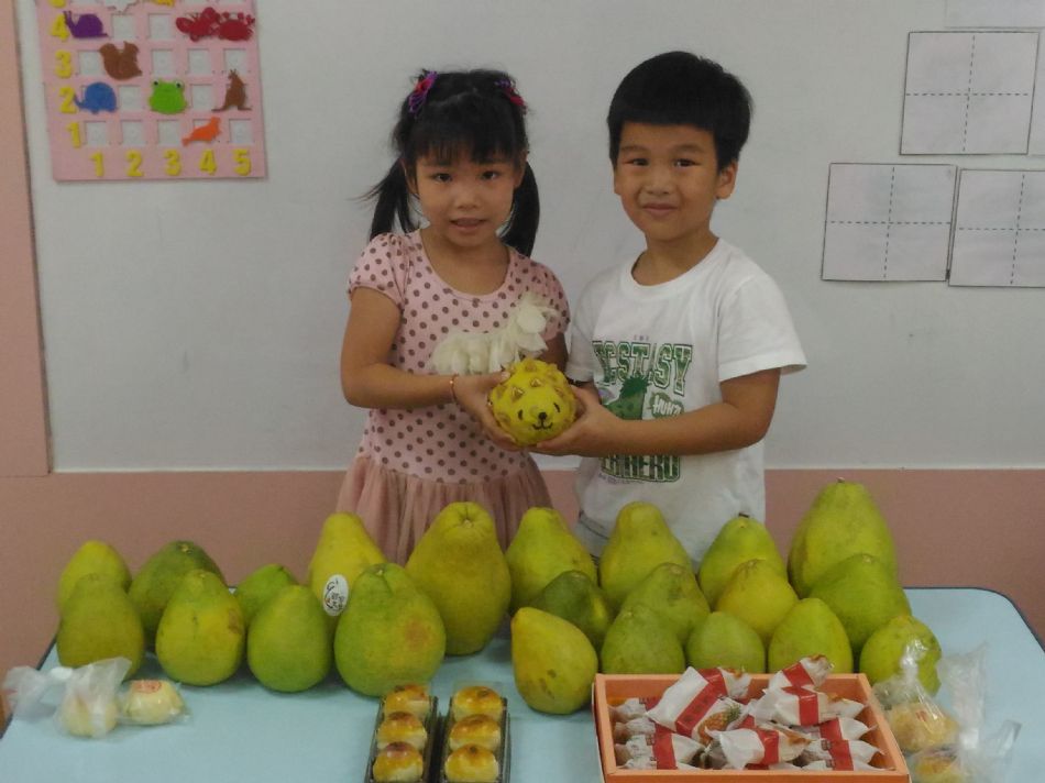 文件 : <FONT COLOR='red'>(109.09.12)中秋慶團圓-2.JPG</FONT> <BR> 尺寸 : <FONT COLOR='blue'>950 × 712</FONT> 圖元 <BR> 格式 : <FONT COLOR='green'>jpg</FONT> <BR> 大小 : <FONT COLOR='green'> -- </FONT> KB