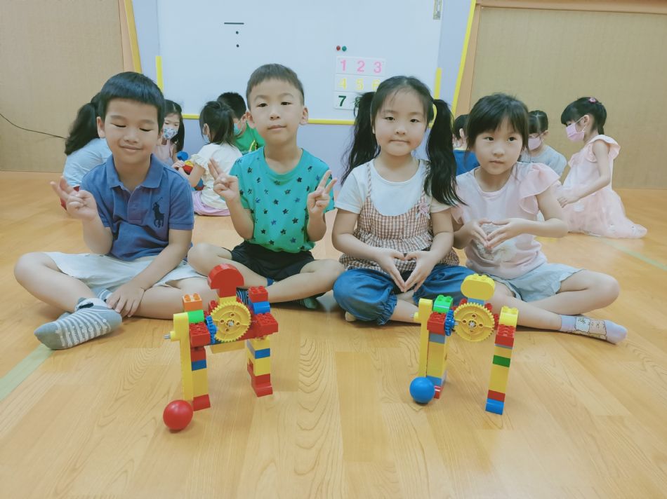 文件 : <FONT COLOR='red'>(109.05.11)樂高【打球】-1.JPG</FONT> <BR> 尺寸 : <FONT COLOR='blue'>950 × 712</FONT> 圖元 <BR> 格式 : <FONT COLOR='green'>jpg</FONT> <BR> 大小 : <FONT COLOR='green'> -- </FONT> KB