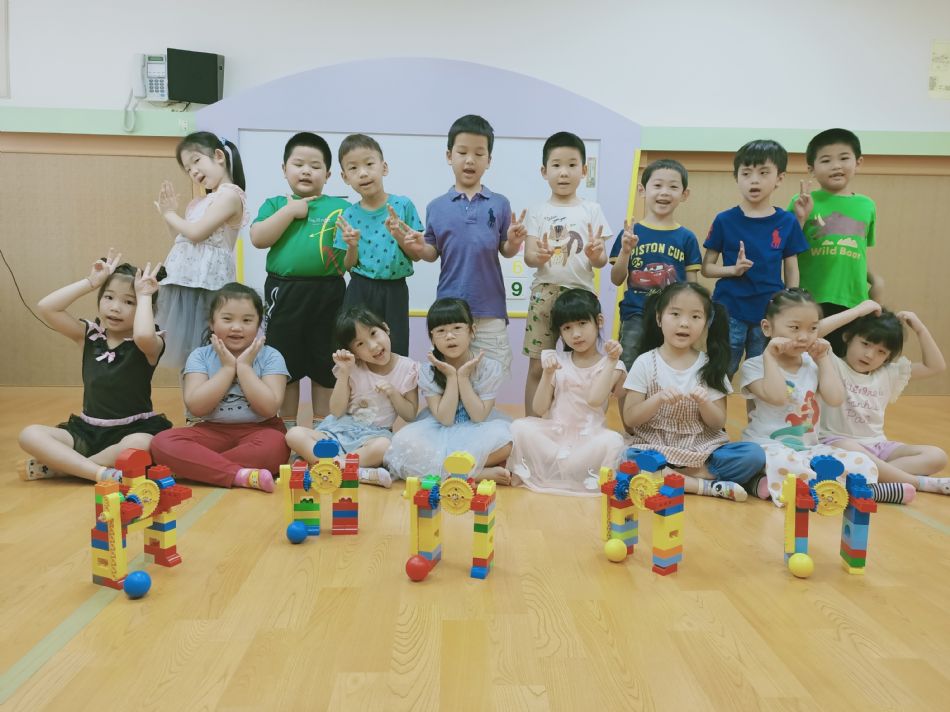 文件 : <FONT COLOR='red'>(109.05.11)樂高【打球】-2.JPG</FONT> <BR> 尺寸 : <FONT COLOR='blue'>950 × 712</FONT> 圖元 <BR> 格式 : <FONT COLOR='green'>jpg</FONT> <BR> 大小 : <FONT COLOR='green'> -- </FONT> KB