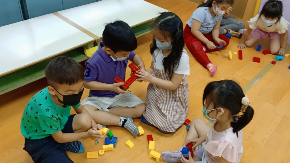 文件 : <FONT COLOR='red'>(109.05.11)樂高【打球】-3.JPG</FONT> <BR> 尺寸 : <FONT COLOR='blue'>950 × 534</FONT> 圖元 <BR> 格式 : <FONT COLOR='green'>jpg</FONT> <BR> 大小 : <FONT COLOR='green'> -- </FONT> KB