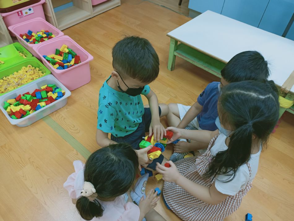 文件 : <FONT COLOR='red'>(109.05.11)樂高【打球】-4.JPG</FONT> <BR> 尺寸 : <FONT COLOR='blue'>950 × 712</FONT> 圖元 <BR> 格式 : <FONT COLOR='green'>jpg</FONT> <BR> 大小 : <FONT COLOR='green'> -- </FONT> KB