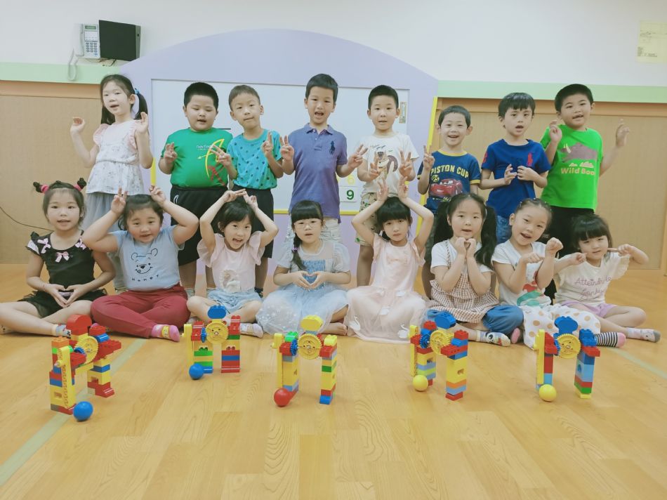 文件 : <FONT COLOR='red'>(109.05.11)樂高【打球】-5.JPG</FONT> <BR> 尺寸 : <FONT COLOR='blue'>950 × 712</FONT> 圖元 <BR> 格式 : <FONT COLOR='green'>jpg</FONT> <BR> 大小 : <FONT COLOR='green'> -- </FONT> KB