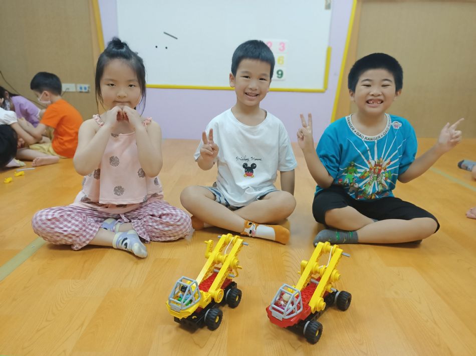 文件 : <FONT COLOR='red'>(109.05.25)樂高【吊車】-1.JPG</FONT> <BR> 尺寸 : <FONT COLOR='blue'>950 × 712</FONT> 圖元 <BR> 格式 : <FONT COLOR='green'>jpg</FONT> <BR> 大小 : <FONT COLOR='green'> -- </FONT> KB