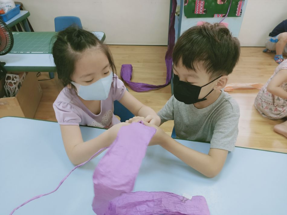 文件 : <FONT COLOR='red'>(109.06.23)畢業布置.JPG</FONT> <BR> 尺寸 : <FONT COLOR='blue'>950 × 712</FONT> 圖元 <BR> 格式 : <FONT COLOR='green'>jpg</FONT> <BR> 大小 : <FONT COLOR='green'> -- </FONT> KB