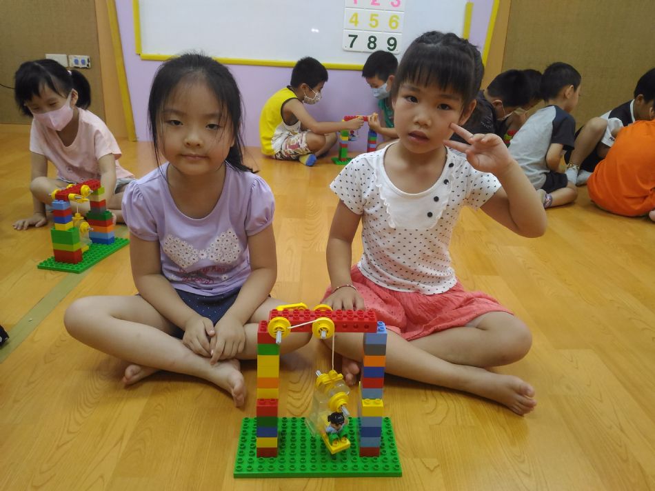 文件 : <FONT COLOR='red'>(109.09.09)樂高【電梯】-1.JPG</FONT> <BR> 尺寸 : <FONT COLOR='blue'>950 × 712</FONT> 圖元 <BR> 格式 : <FONT COLOR='green'>jpg</FONT> <BR> 大小 : <FONT COLOR='green'> -- </FONT> KB