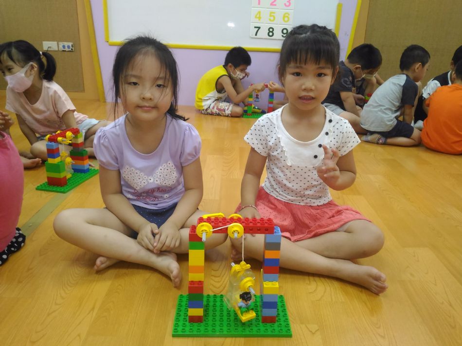 文件 : <FONT COLOR='red'>(109.09.09)樂高【電梯】-2.JPG</FONT> <BR> 尺寸 : <FONT COLOR='blue'>950 × 712</FONT> 圖元 <BR> 格式 : <FONT COLOR='green'>jpg</FONT> <BR> 大小 : <FONT COLOR='green'> -- </FONT> KB