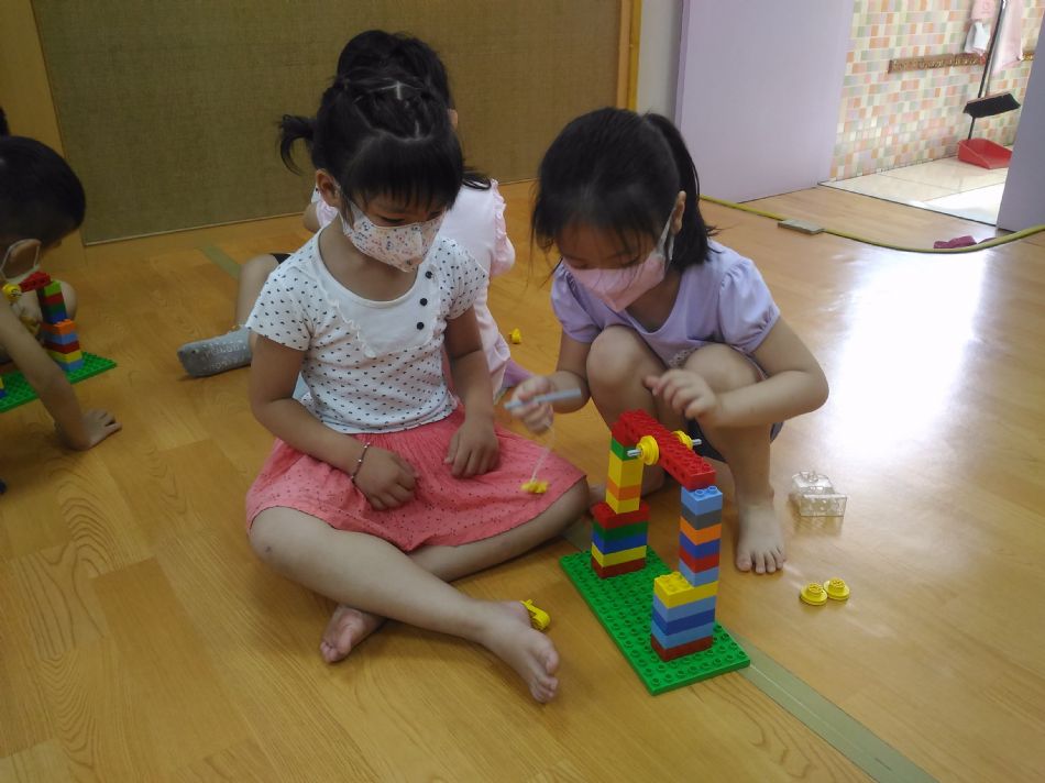 文件 : <FONT COLOR='red'>(109.09.09)樂高【電梯】.JPG</FONT> <BR> 尺寸 : <FONT COLOR='blue'>950 × 712</FONT> 圖元 <BR> 格式 : <FONT COLOR='green'>jpg</FONT> <BR> 大小 : <FONT COLOR='green'> -- </FONT> KB