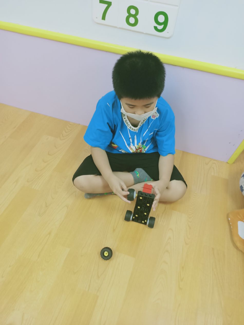 文件 : <FONT COLOR='red'>(109.05.25)樂高【吊車】-1.JPG</FONT> <BR> 尺寸 : <FONT COLOR='blue'>950 × 1267</FONT> 圖元 <BR> 格式 : <FONT COLOR='green'>jpg</FONT> <BR> 大小 : <FONT COLOR='green'> -- </FONT> KB