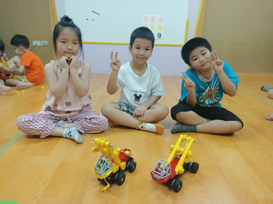 文件 : <FONT COLOR='red'>(109.05.25)樂高【吊車】-8.JPG</FONT> <BR> 尺寸 : <FONT COLOR='blue'>950 × 712</FONT> 圖元 <BR> 格式 : <FONT COLOR='green'>jpg</FONT> <BR> 大小 : <FONT COLOR='green'> -- </FONT> KB