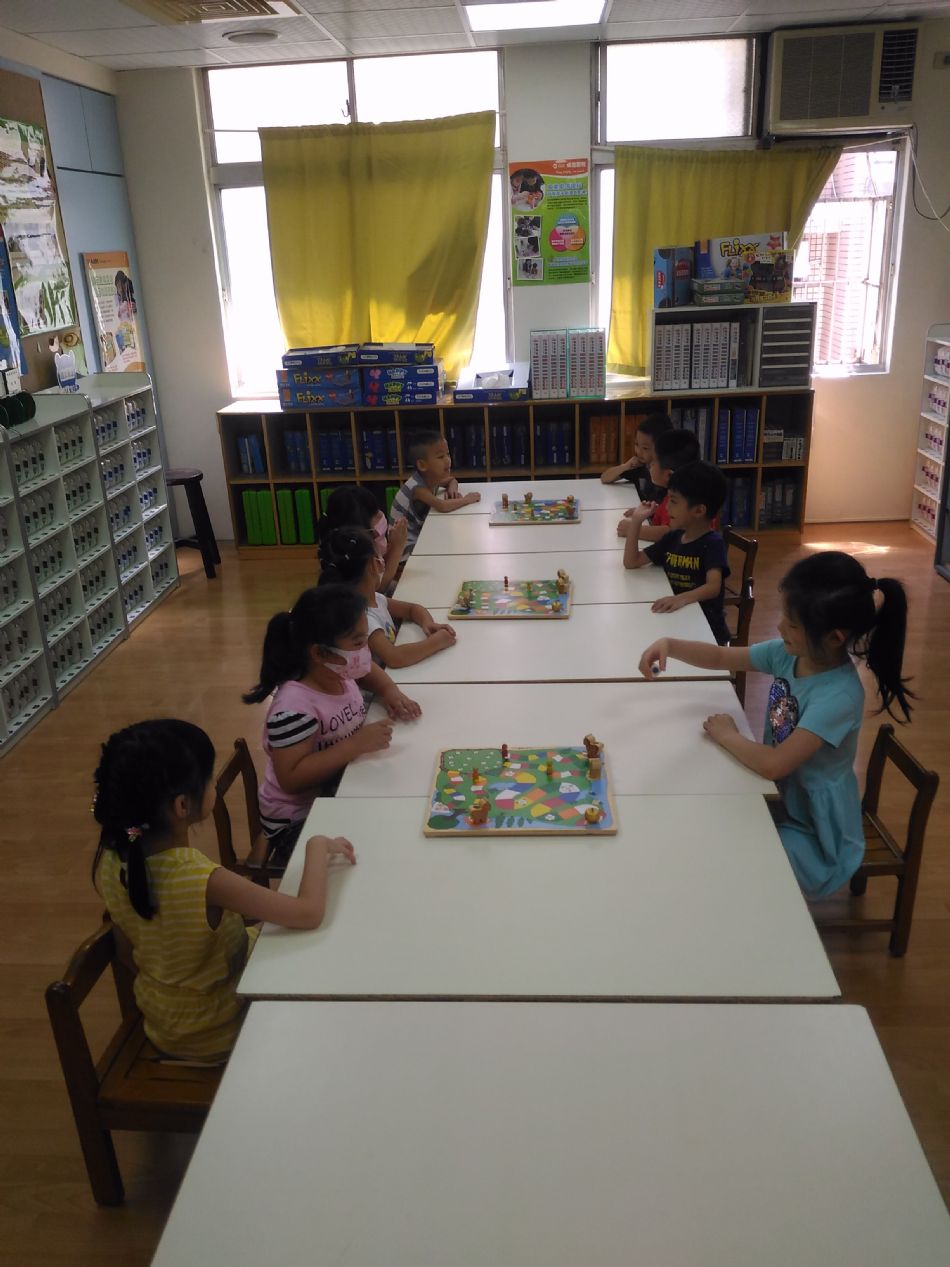 文件 : <FONT COLOR='red'>(108.08.13)桌遊-5.JPG</FONT> <BR> 尺寸 : <FONT COLOR='blue'>950 × 1267</FONT> 圖元 <BR> 格式 : <FONT COLOR='green'>jpg</FONT> <BR> 大小 : <FONT COLOR='green'> -- </FONT> KB