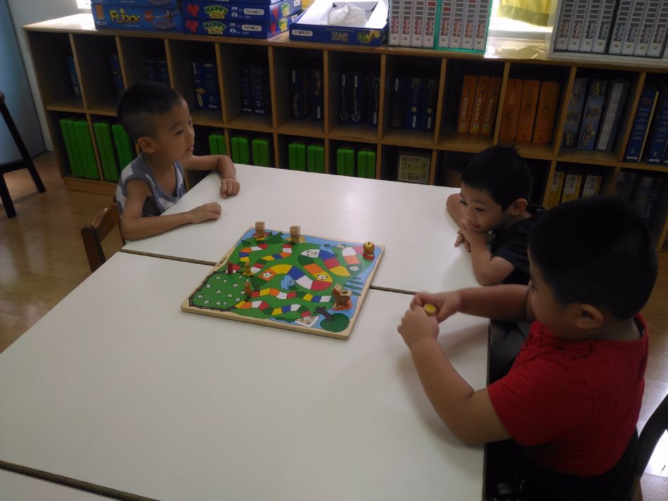 文件 : <FONT COLOR='red'>(108.08.13)桌遊-9.JPG</FONT> <BR> 尺寸 : <FONT COLOR='blue'>950 × 712</FONT> 圖元 <BR> 格式 : <FONT COLOR='green'>jpg</FONT> <BR> 大小 : <FONT COLOR='green'> -- </FONT> KB