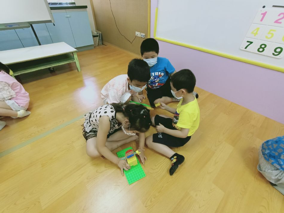 文件 : <FONT COLOR='red'>(109.06.22)樂高【綜合】-1.JPG</FONT> <BR> 尺寸 : <FONT COLOR='blue'>950 × 712</FONT> 圖元 <BR> 格式 : <FONT COLOR='green'>jpg</FONT> <BR> 大小 : <FONT COLOR='green'> -- </FONT> KB