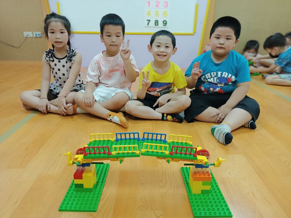 文件 : <FONT COLOR='red'>(109.06.22)樂高【綜合】-2.JPG</FONT> <BR> 尺寸 : <FONT COLOR='blue'>950 × 712</FONT> 圖元 <BR> 格式 : <FONT COLOR='green'>jpg</FONT> <BR> 大小 : <FONT COLOR='green'> -- </FONT> KB