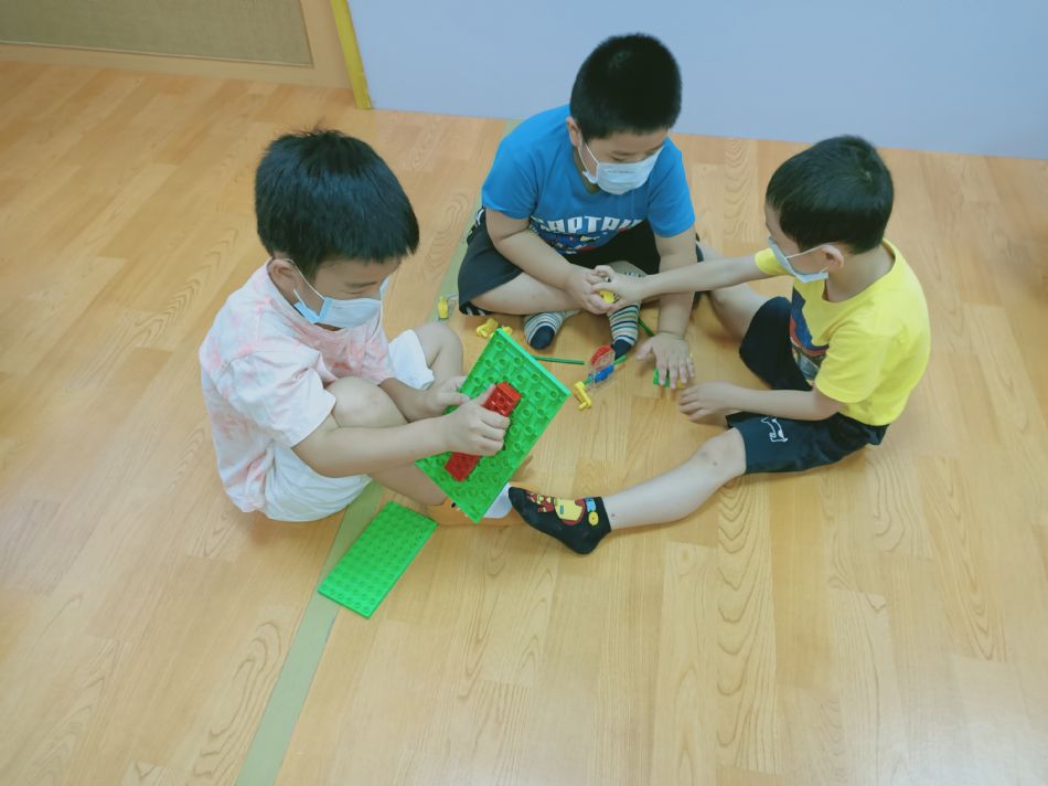 文件 : <FONT COLOR='red'>(109.06.22)樂高【綜合】-4.JPG</FONT> <BR> 尺寸 : <FONT COLOR='blue'>950 × 712</FONT> 圖元 <BR> 格式 : <FONT COLOR='green'>jpg</FONT> <BR> 大小 : <FONT COLOR='green'> -- </FONT> KB