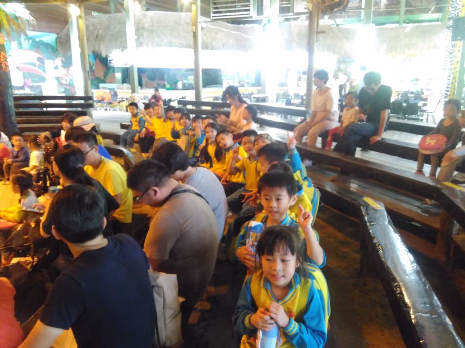 文件 : <FONT COLOR='red'>(108.11.01)綠世界 A-69.JPG</FONT> <BR> 尺寸 : <FONT COLOR='blue'>950 × 712</FONT> 圖元 <BR> 格式 : <FONT COLOR='green'>jpg</FONT> <BR> 大小 : <FONT COLOR='green'> -- </FONT> KB