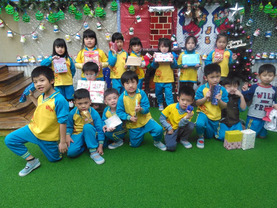 文件 : <FONT COLOR='red'>(108.12.25) 聖誕節【交換禮物】-10.JPG</FONT> <BR> 尺寸 : <FONT COLOR='blue'>950 × 712</FONT> 圖元 <BR> 格式 : <FONT COLOR='green'>jpg</FONT> <BR> 大小 : <FONT COLOR='green'> -- </FONT> KB